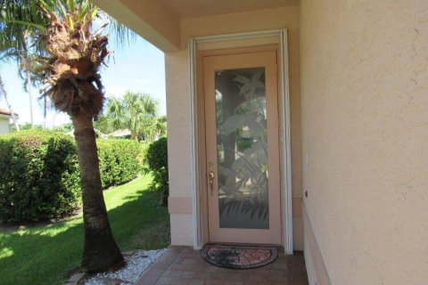House in Port St. Lucie, Florida 3 bedrooms, 153.29 sq.m. № 2083650 - photo 2