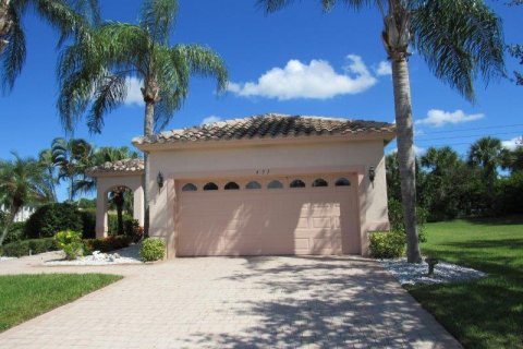 House in Port St. Lucie, Florida 3 bedrooms, 153.29 sq.m. № 2083650