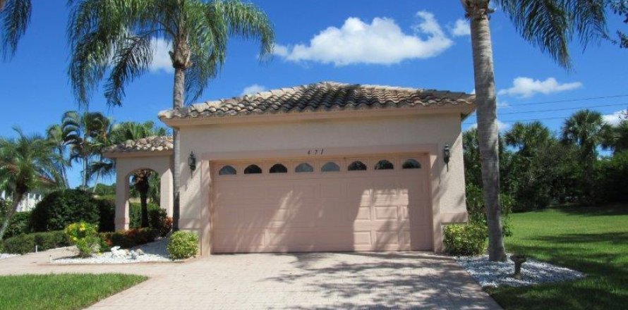 House in Port St. Lucie, Florida 3 bedrooms, 153.29 sq.m. № 2083650