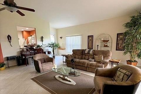 House in Port St. Lucie, Florida 3 bedrooms, 153.29 sq.m. № 2083650 - photo 3