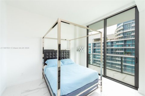 Condo in Miami, Florida, 2 bedrooms  № 1888919 - photo 12