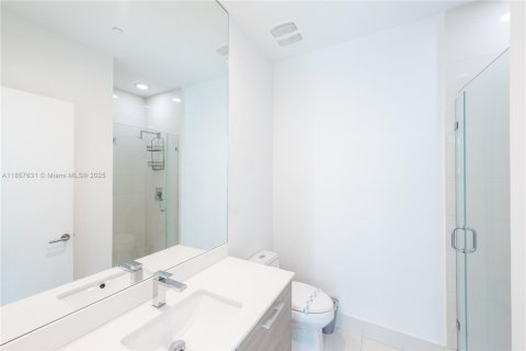 Condo in Miami, Florida, 2 bedrooms  № 1888919 - photo 19