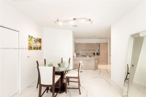 Condo in Miami, Florida, 2 bedrooms  № 1888919 - photo 7