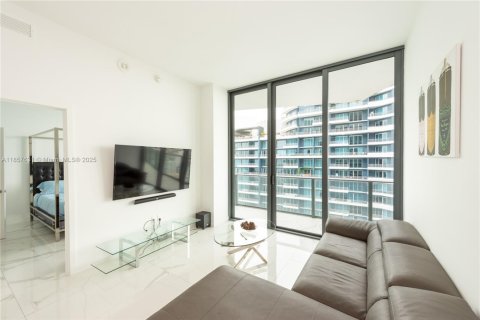Condo in Miami, Florida, 2 bedrooms  № 1888919 - photo 4
