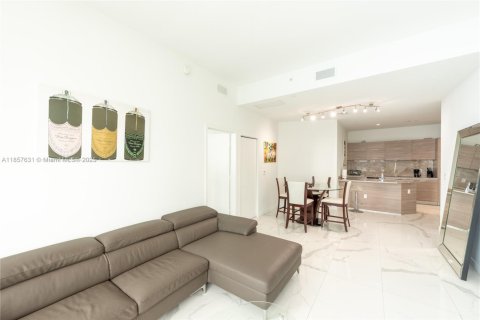 Condo in Miami, Florida, 2 bedrooms  № 1888919 - photo 6