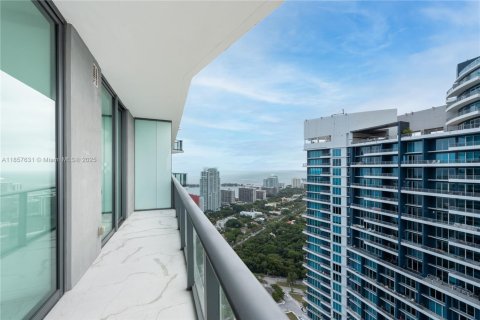 Condo in Miami, Florida, 2 bedrooms  № 1888919 - photo 1