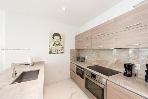Condo in Miami, Florida, 2 bedrooms  № 1888919 - photo 10