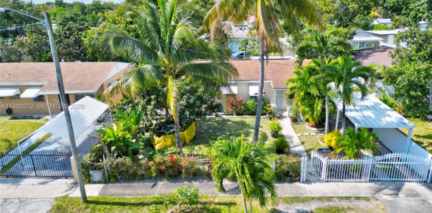 Villa ou maison à North Miami Beach, Floride 4 chambres, 125.33 m2 № 2028029