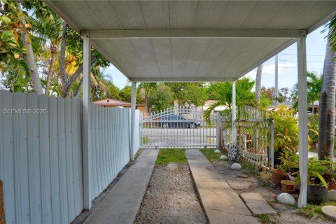 Villa ou maison à vendre à North Miami Beach, Floride: 4 chambres, 125.33 m2 № 2028029 - photo 5