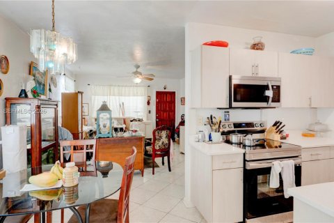 Villa ou maison à vendre à North Miami Beach, Floride: 4 chambres, 125.33 m2 № 2028029 - photo 15