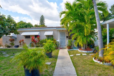 Villa ou maison à vendre à North Miami Beach, Floride: 4 chambres, 125.33 m2 № 2028029 - photo 3