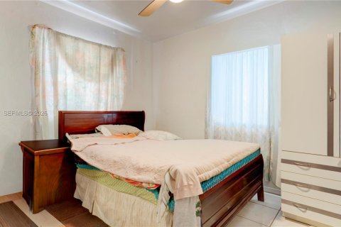 Villa ou maison à vendre à North Miami Beach, Floride: 4 chambres, 125.33 m2 № 2028029 - photo 17