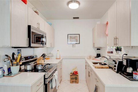 Villa ou maison à vendre à North Miami Beach, Floride: 4 chambres, 125.33 m2 № 2028029 - photo 14