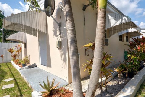 Villa ou maison à vendre à North Miami Beach, Floride: 4 chambres, 125.33 m2 № 2028029 - photo 10