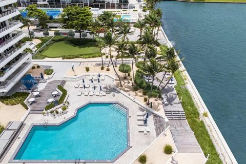 Apartamento en alquiler en Miami, Florida, 1 dormitorio, 96.25 m2 № 2011832 - foto 3