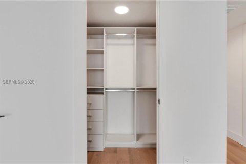 Apartamento en alquiler en Miami, Florida, 1 dormitorio, 96.25 m2 № 2011832 - foto 21