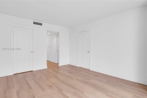 Apartamento en alquiler en Miami, Florida, 1 dormitorio, 96.25 m2 № 2011832 - foto 20