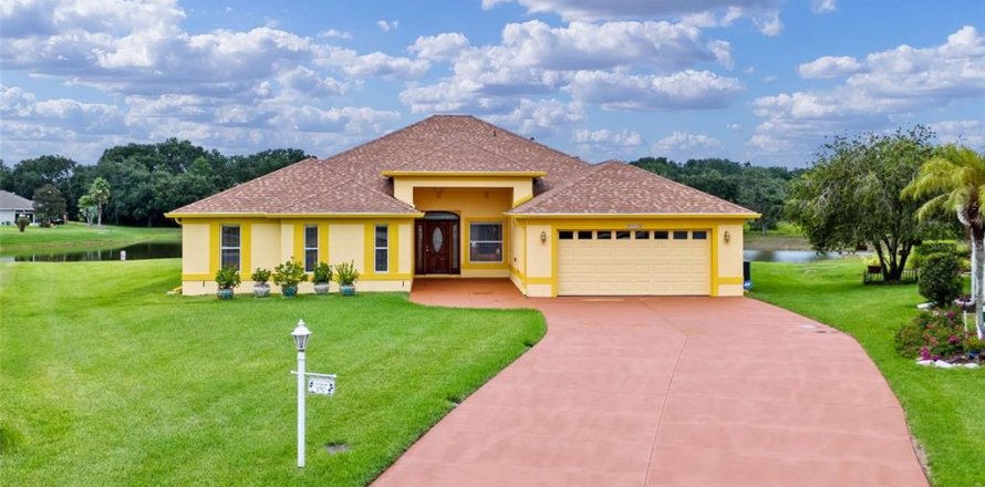House in Leesburg, Florida 3 bedrooms, 275.08 sq.m. № 1914768