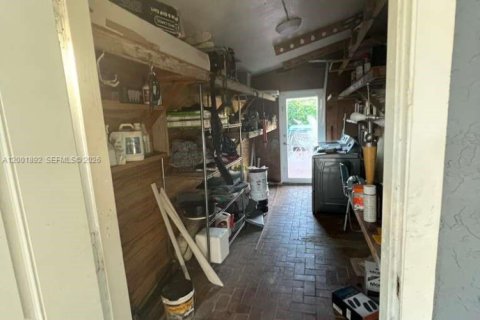 House in Miami, Florida 3 bedrooms, 128.21 sq.m. № 2066204 - photo 13