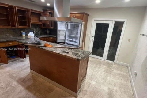 House in Miami, Florida 3 bedrooms, 128.21 sq.m. № 2066204 - photo 25