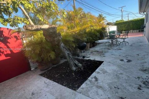 House in Miami, Florida 3 bedrooms, 128.21 sq.m. № 2066204 - photo 5