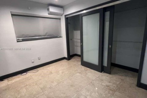 House in Miami, Florida 3 bedrooms, 128.21 sq.m. № 2066204 - photo 29