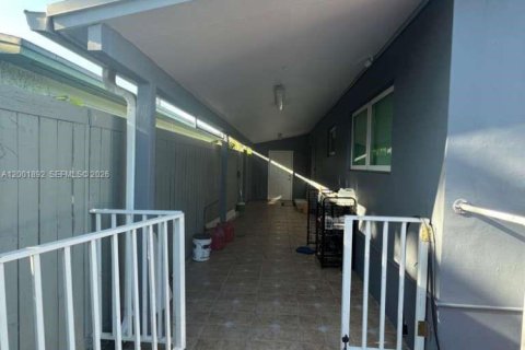 House in Miami, Florida 3 bedrooms, 128.21 sq.m. № 2066204 - photo 7