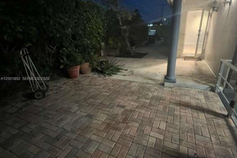 House in Miami, Florida 3 bedrooms, 128.21 sq.m. № 2066204 - photo 22