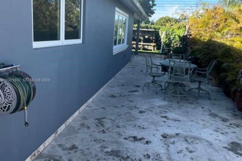 House in Miami, Florida 3 bedrooms, 128.21 sq.m. № 2066204 - photo 14