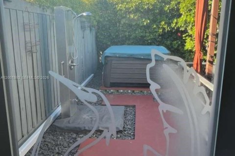 House in Miami, Florida 3 bedrooms, 128.21 sq.m. № 2066204 - photo 11