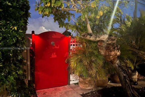 House in Miami, Florida 3 bedrooms, 128.21 sq.m. № 2066204