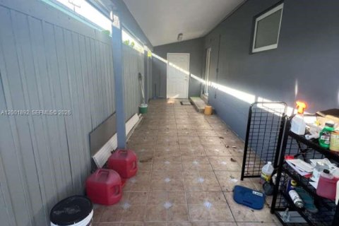 House in Miami, Florida 3 bedrooms, 128.21 sq.m. № 2066204 - photo 6