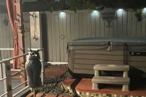 House in Miami, Florida 3 bedrooms, 128.21 sq.m. № 2066204 - photo 20