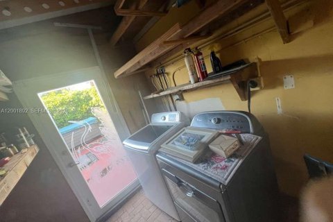 House in Miami, Florida 3 bedrooms, 128.21 sq.m. № 2066204 - photo 10