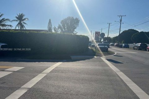 House in Miami, Florida 3 bedrooms, 128.21 sq.m. № 2066204 - photo 19