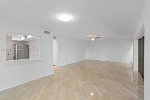 Touwnhouse à vendre à Hialeah, Floride: 4 chambres, 183.95 m2 № 1839492 - photo 4