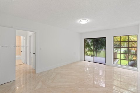 Touwnhouse à vendre à Hialeah, Floride: 4 chambres, 183.95 m2 № 1839492 - photo 8