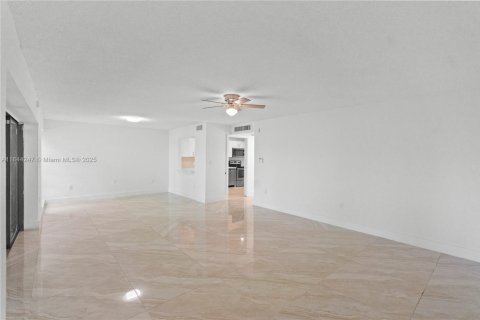 Touwnhouse à vendre à Hialeah, Floride: 4 chambres, 183.95 m2 № 1839492 - photo 30