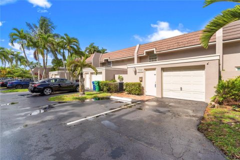 Touwnhouse à vendre à Hialeah, Floride: 4 chambres, 183.95 m2 № 1839492 - photo 2