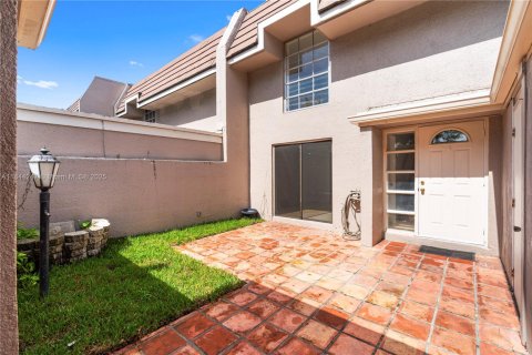 Touwnhouse à vendre à Hialeah, Floride: 4 chambres, 183.95 m2 № 1839492 - photo 3