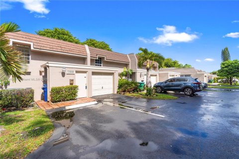 Touwnhouse à vendre à Hialeah, Floride: 4 chambres, 183.95 m2 № 1839492 - photo 17