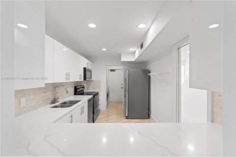 Touwnhouse à vendre à Hialeah, Floride: 4 chambres, 183.95 m2 № 1839492 - photo 5