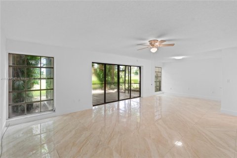 Touwnhouse à vendre à Hialeah, Floride: 4 chambres, 183.95 m2 № 1839492 - photo 16