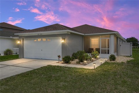 House in Tampa, Florida 4 bedrooms, 139.54 sq.m. № 2102530