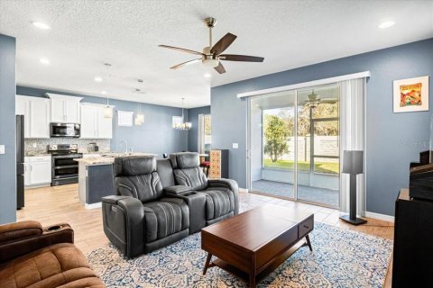 House in Sanford, Florida 5 bedrooms, 252.51 sq.m. № 2231260 - photo 4