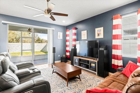 House in Sanford, Florida 5 bedrooms, 252.51 sq.m. № 2231260 - photo 5