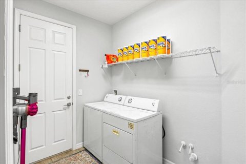 House in Sanford, Florida 5 bedrooms, 252.51 sq.m. № 2231260 - photo 17