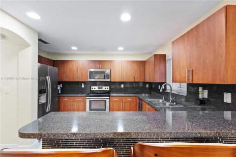 Townhouse in Miami, Florida 4 bedrooms, 214.33 sq.m. № 1830401 - photo 11