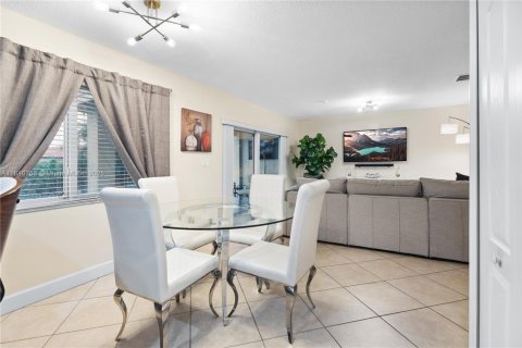 Townhouse in Miami, Florida 4 bedrooms, 214.33 sq.m. № 1830401 - photo 15