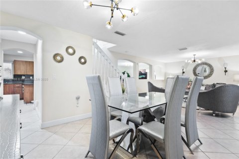 Townhouse in Miami, Florida 4 bedrooms, 214.33 sq.m. № 1830401 - photo 8